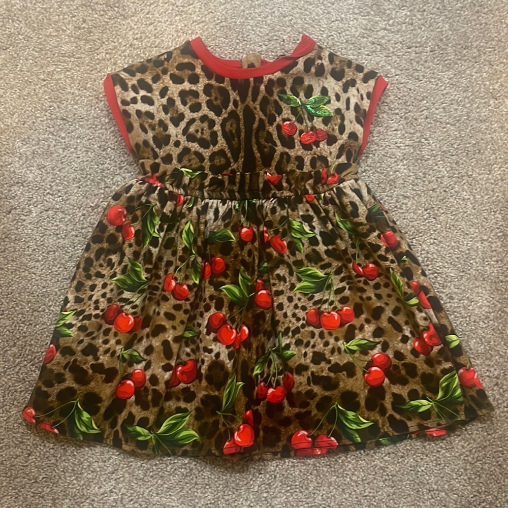 Dolce&gabbana 
Baby Leo Cherry Print Jersey
NMS21_K1DYY
Size: 12-18 MONTHS